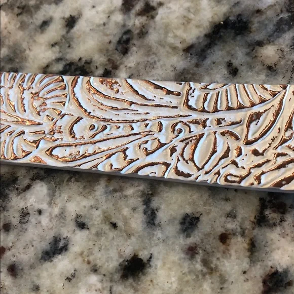 Patricia Nash Antique Gold Buckle Brown and Cream Tooled Leather Belt - Picture 7 of 8